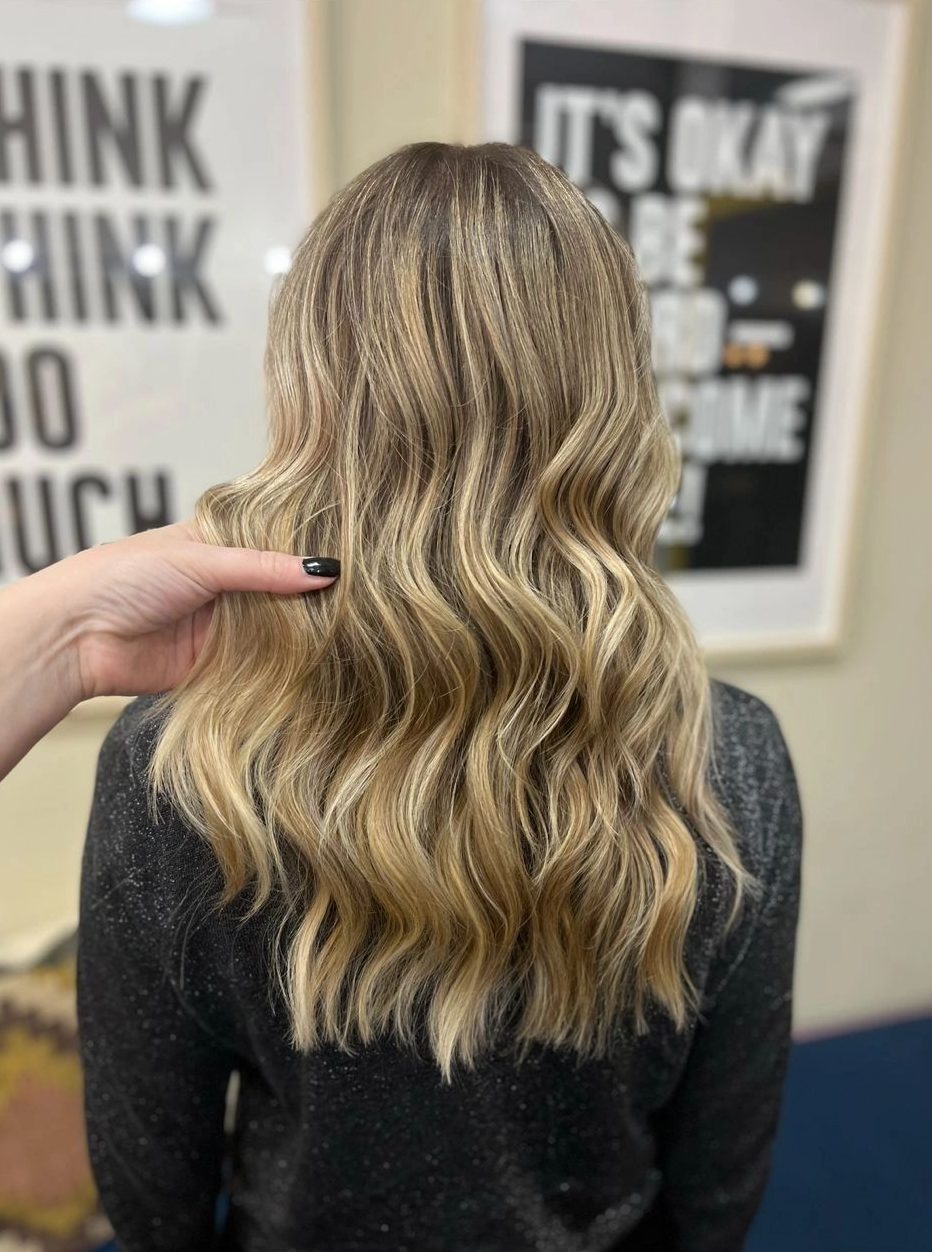 Long dimensional blonde waves